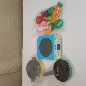NEW Pretend Play Stove, Pots & Cut Play Food/Vegetables